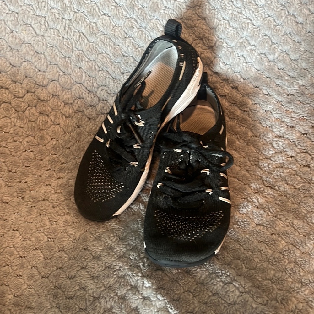 Nfinity Flyer black youth cheer shoes